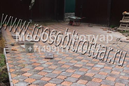 Фото укладки тротуарной плитки Краковский клевер двух цветов в Щелково - слайд 6